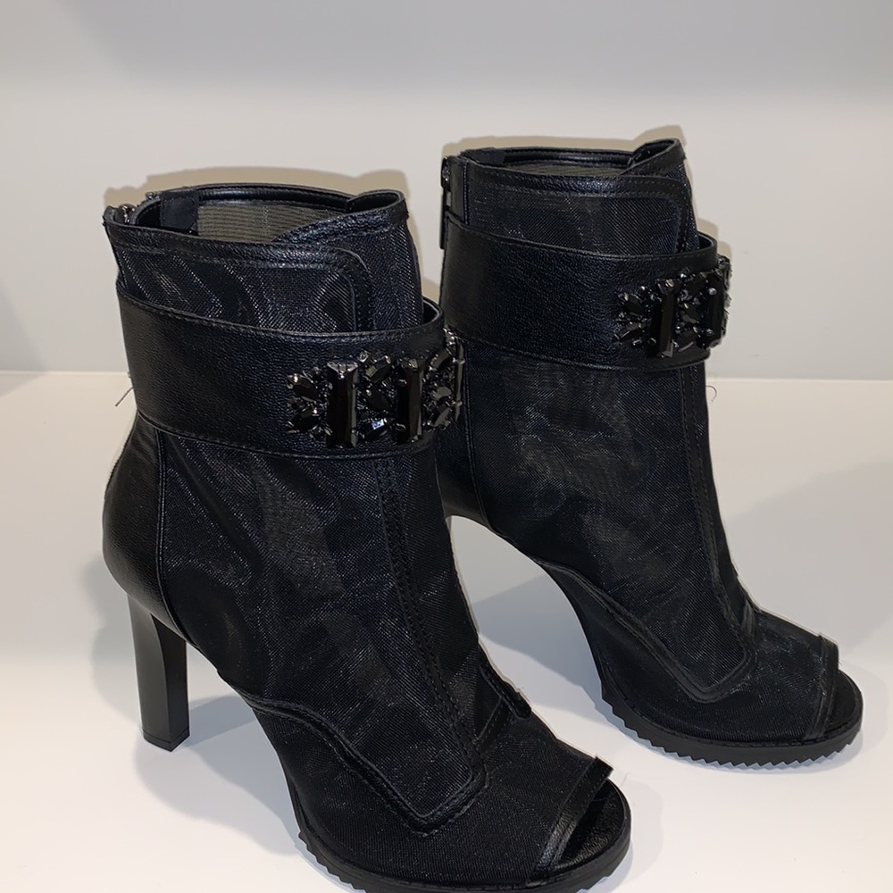 KARL LAGERFELD PARIS Blayze Lug Sole Booties - Picture 10 of 13